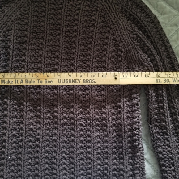 Hand knit Sweater - Picture 3 of 6